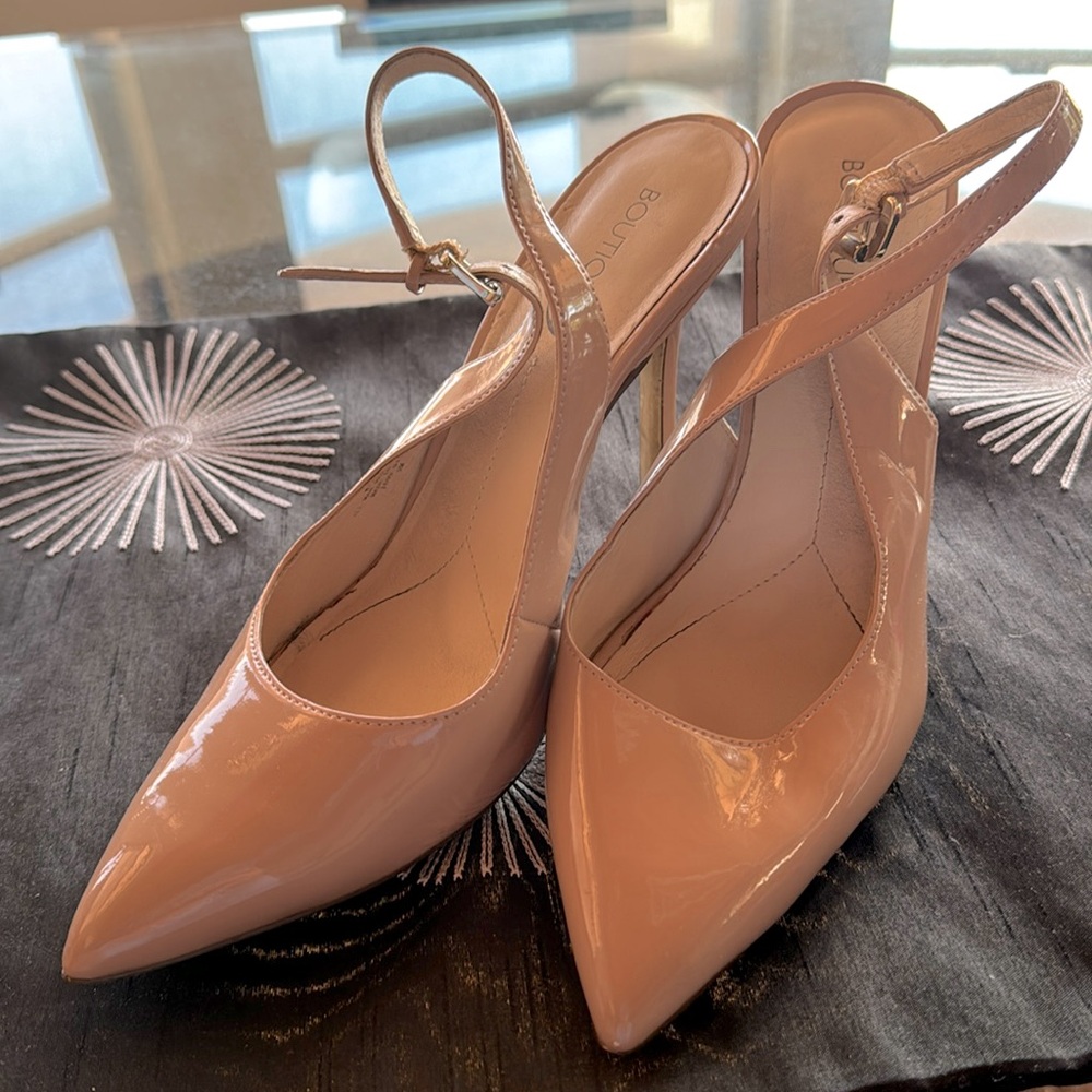 Nude Boutique 9 Pointy Heels